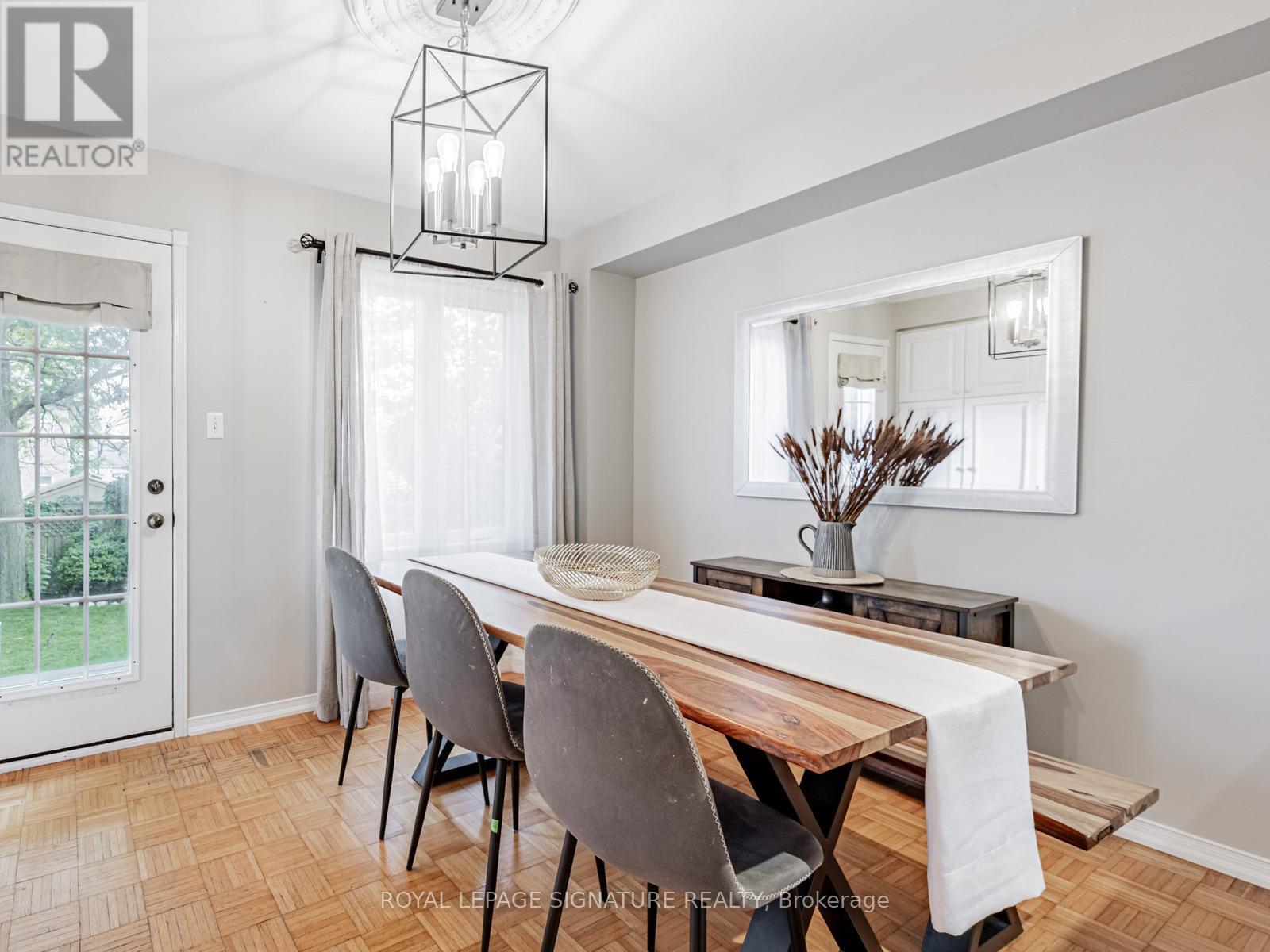 Photo 18 of 7 Knox Crescent, Whitby ON