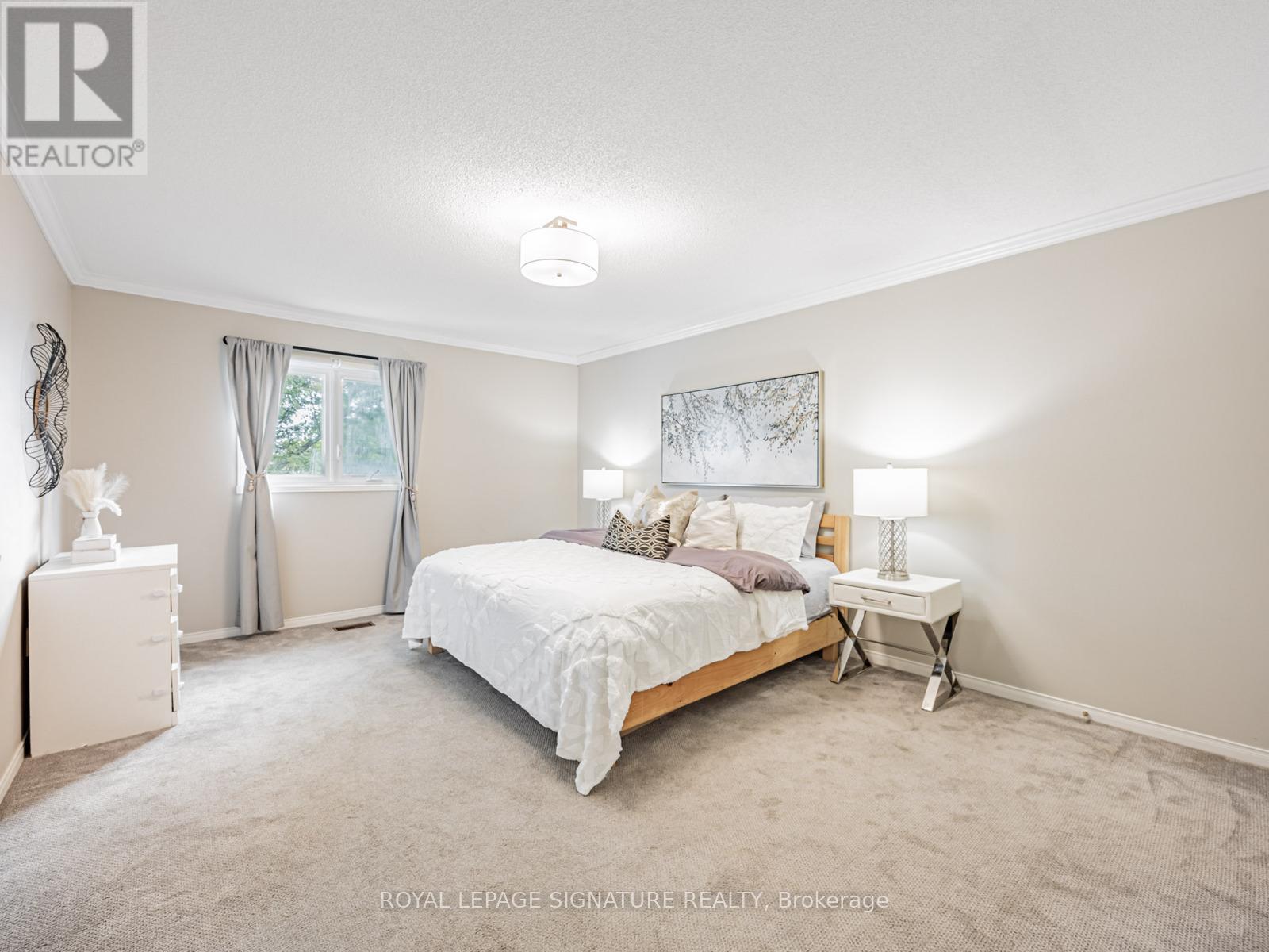 Photo 24 of 7 Knox Crescent, Whitby ON