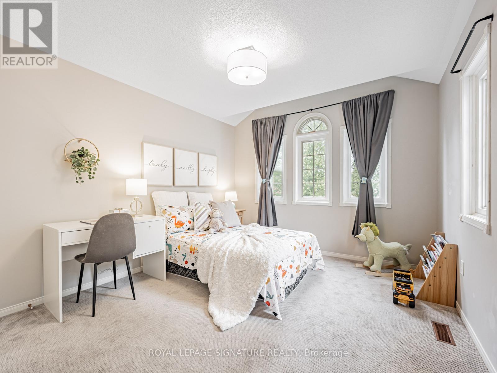 Photo 22 of 7 Knox Crescent, Whitby ON
