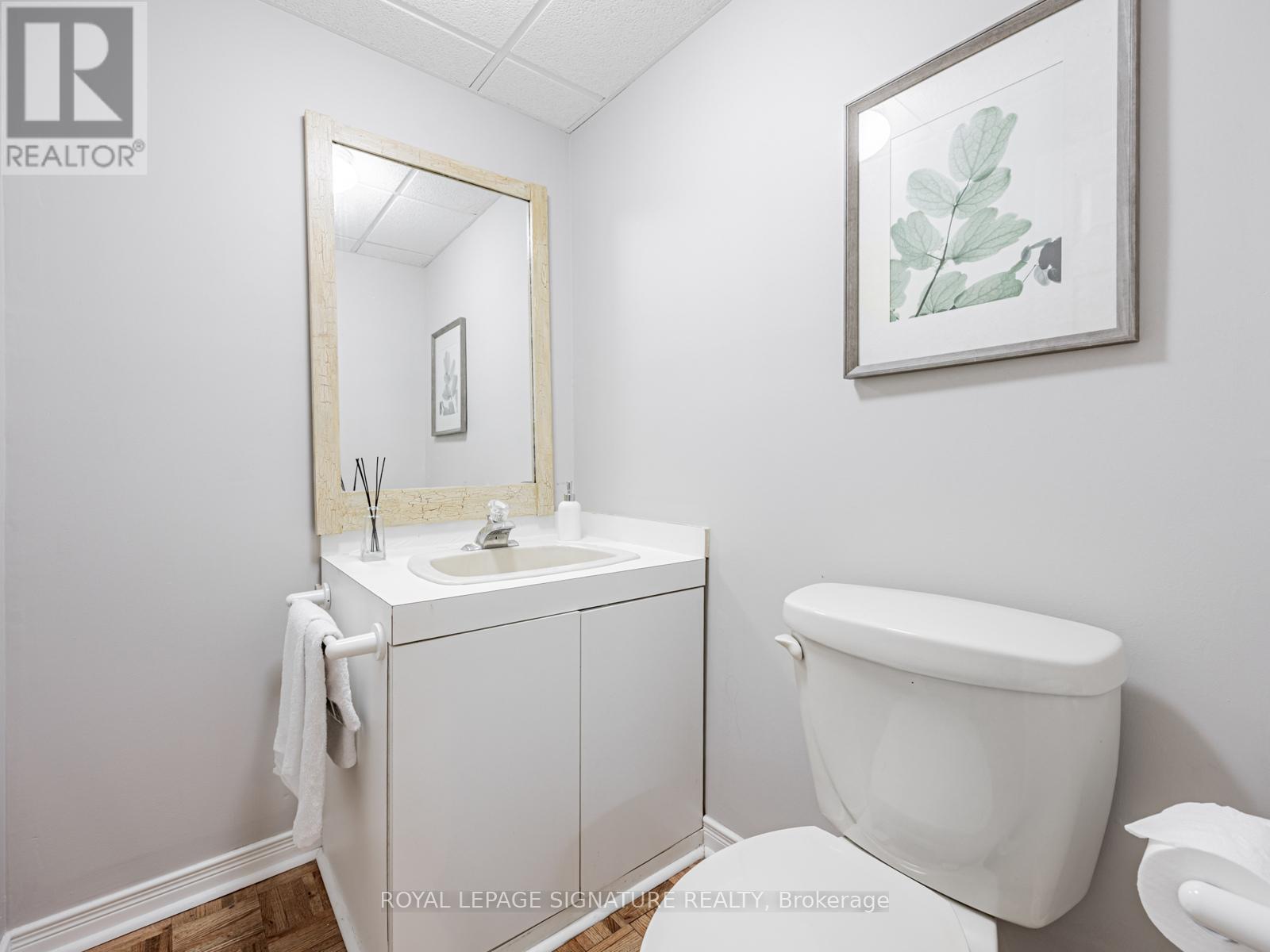 Photo 31 of 7 Knox Crescent, Whitby ON