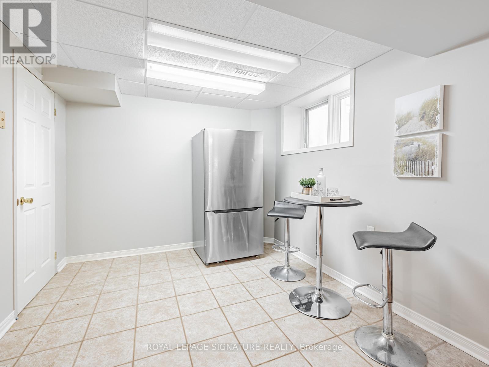 Photo 33 of 7 Knox Crescent, Whitby ON