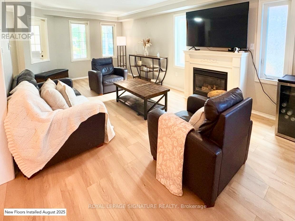 Photo 6 of 7 Knox Crescent, Whitby ON