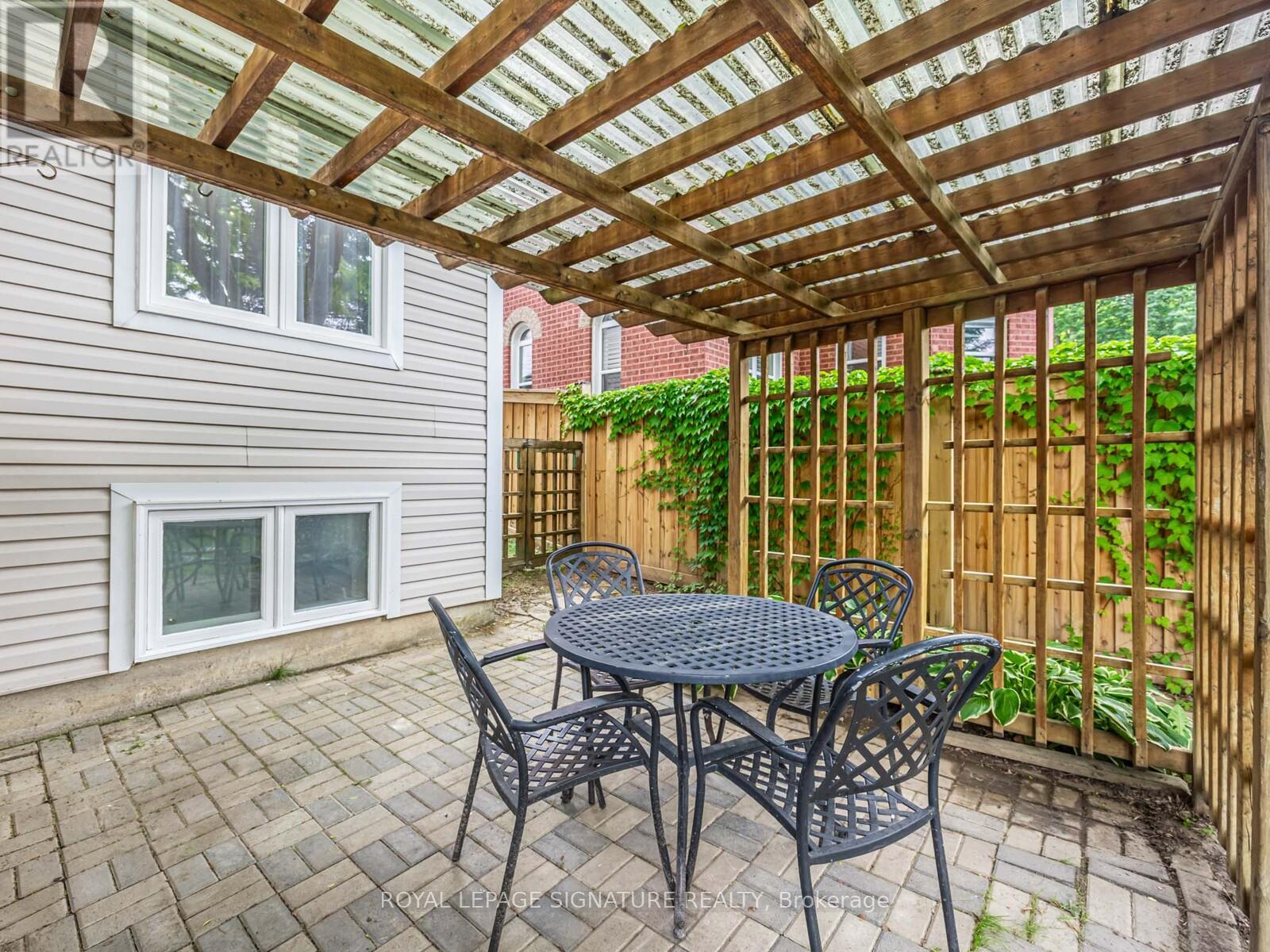 Photo 35 of 7 Knox Crescent, Whitby ON