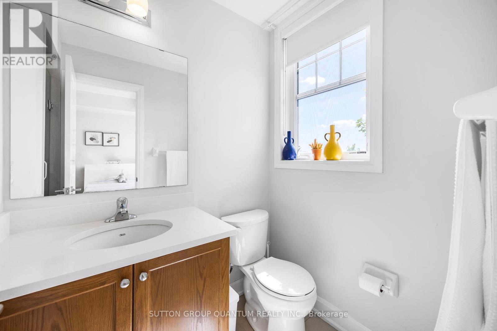 Photo 15 of 201 275 Roxton Road, Oakville ON