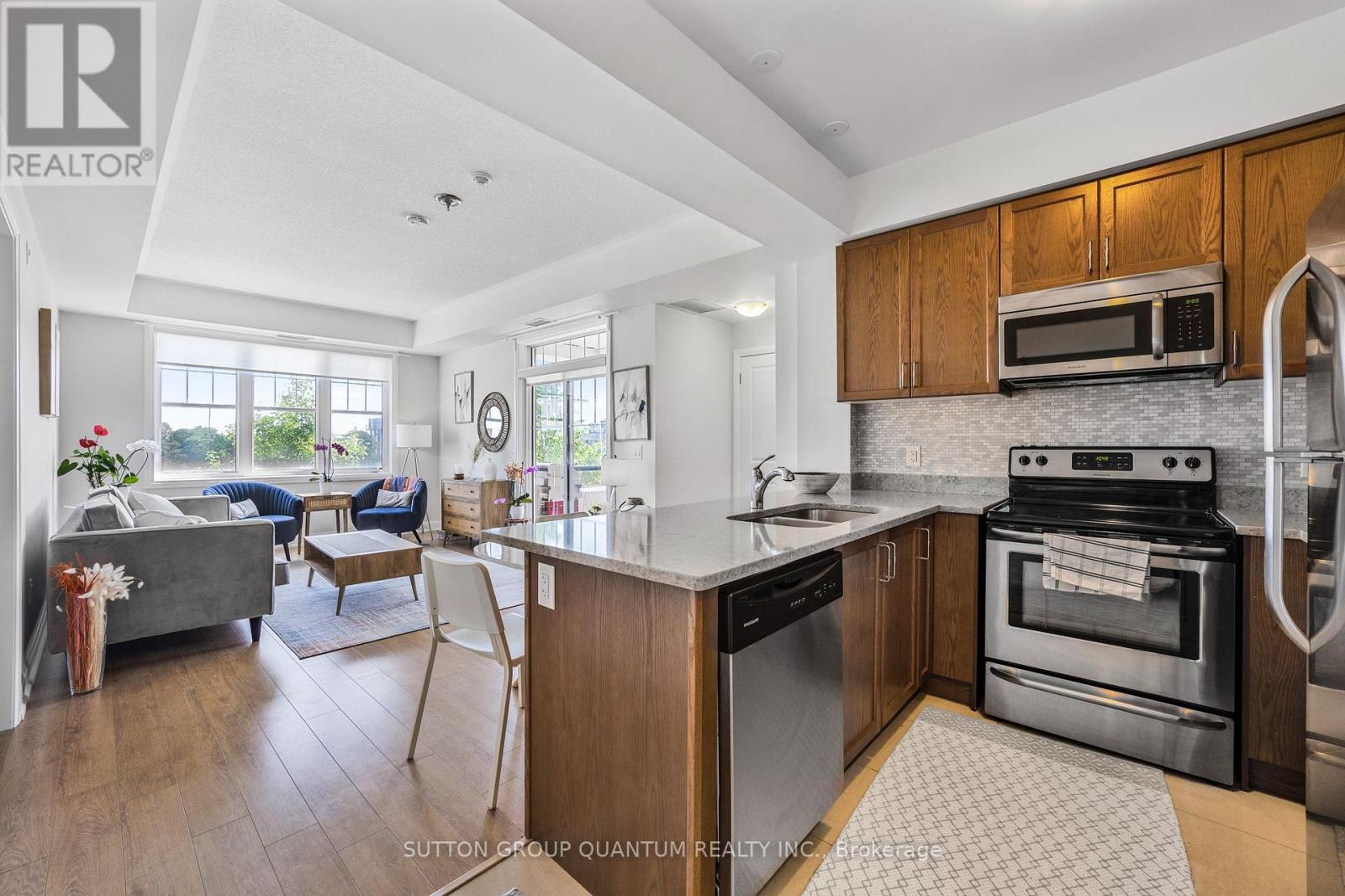 Photo 6 of 201 275 Roxton Road, Oakville ON