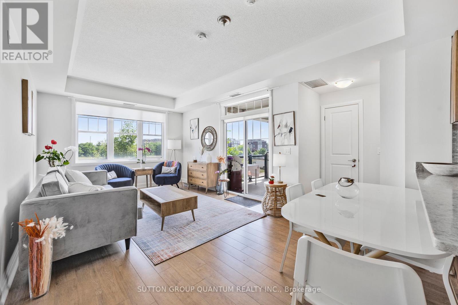 Photo 1 of 201 275 Roxton Road, Oakville ON