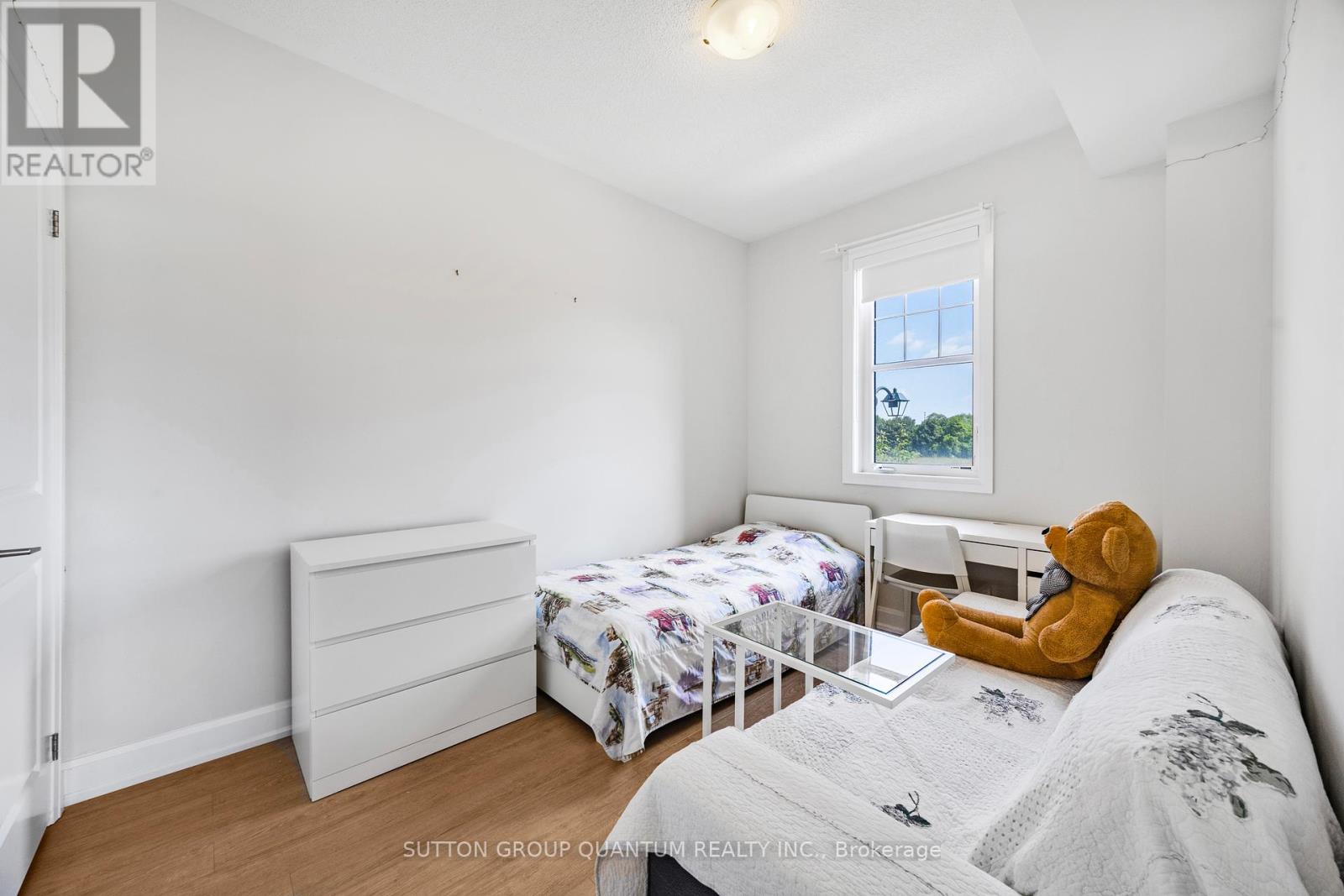 Photo 11 of 201 275 Roxton Road, Oakville ON
