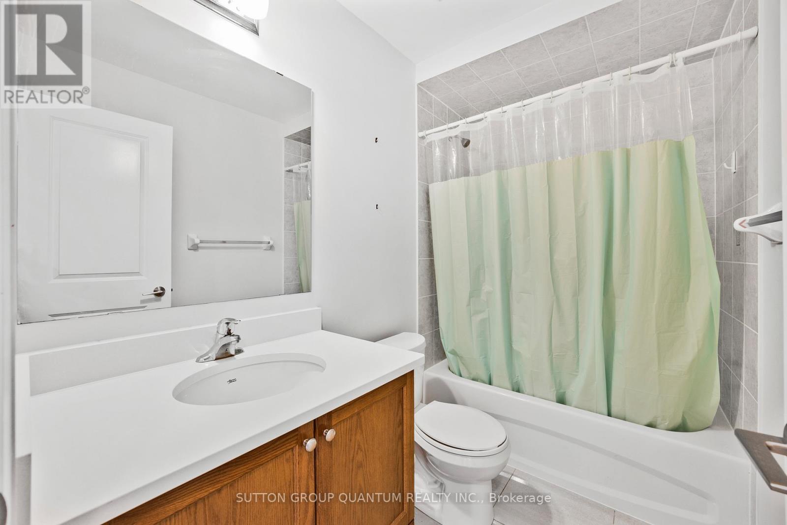 Photo 5 of 201 275 Roxton Road, Oakville ON