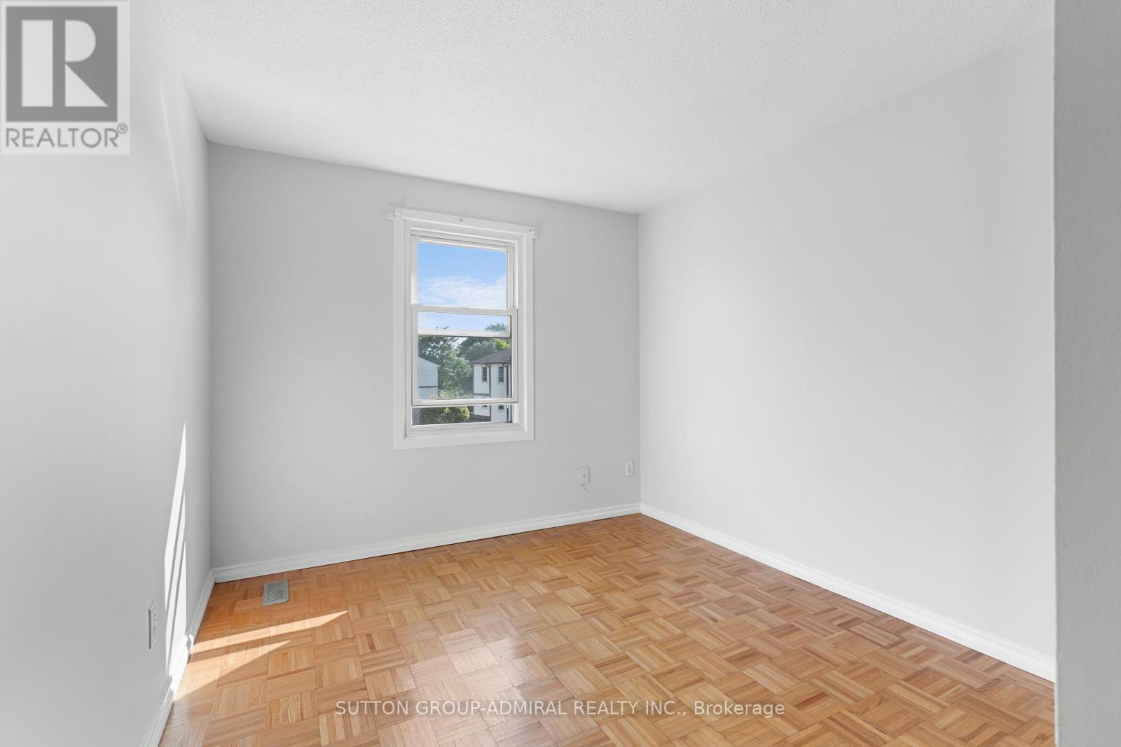 Photo 14 of 63 7340 Copenhagen Road, Mississauga ON