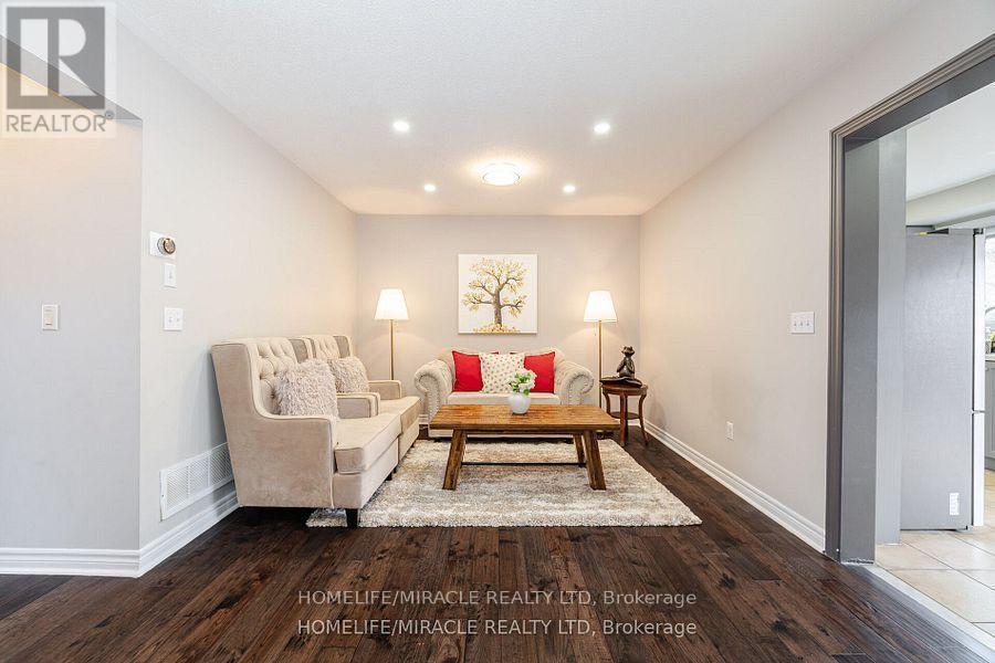 Photo 10 of 7 Eastview Gate, Brampton ON
