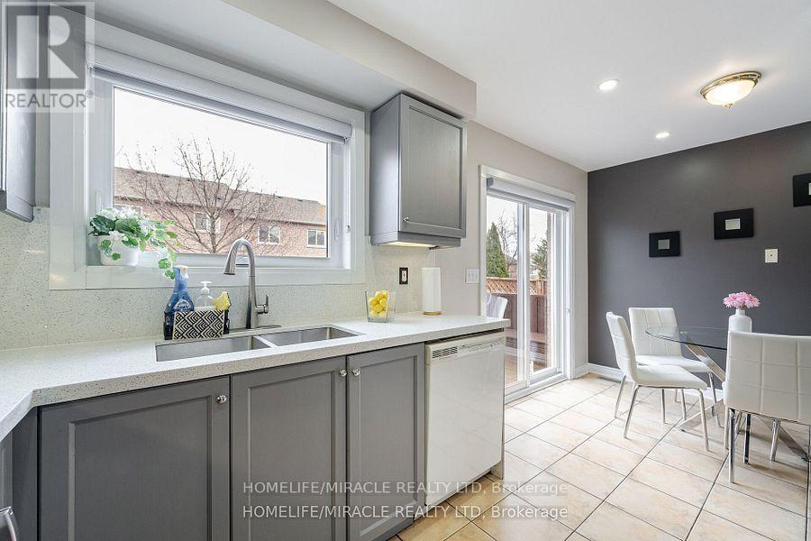 Photo 15 of 7 Eastview Gate, Brampton ON