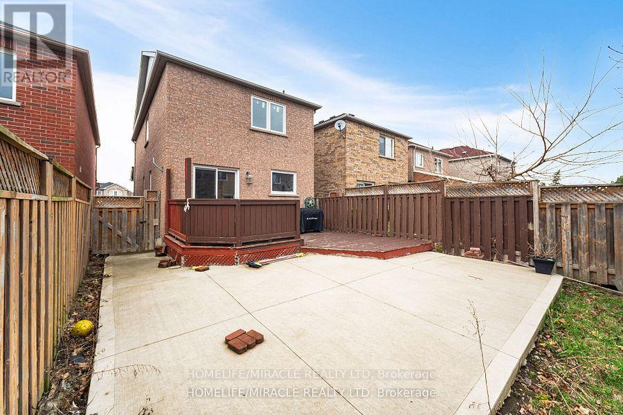 Photo 36 of 7 Eastview Gate, Brampton ON