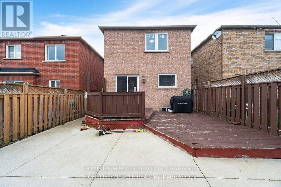 Photo 37 of 7 Eastview Gate, Brampton ON