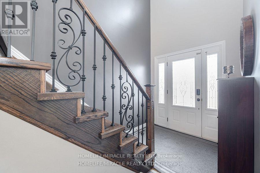 Photo 6 of 7 Eastview Gate, Brampton ON