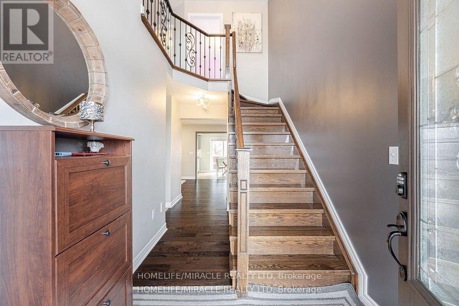 Photo 8 of 7 Eastview Gate, Brampton ON
