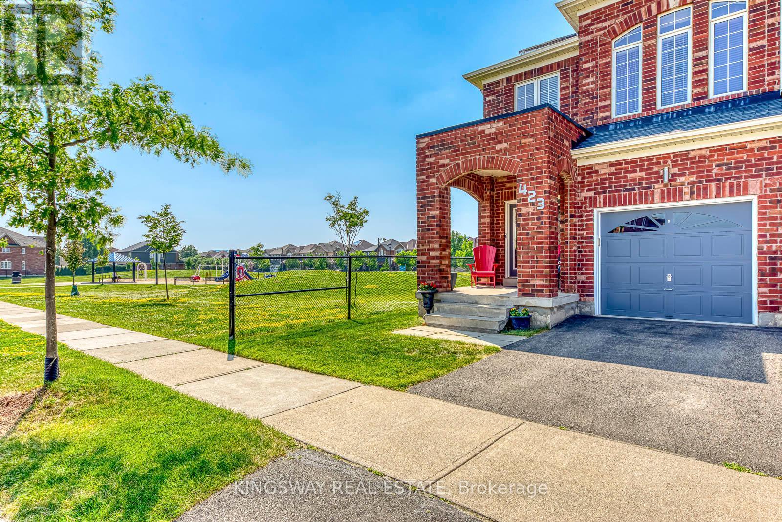 Photo 3 of 423 Cedric Terrace, Milton ON