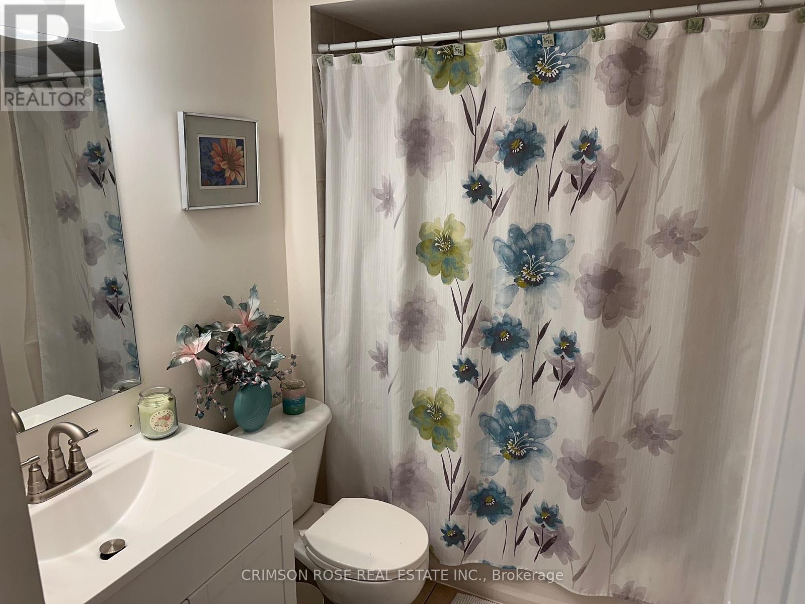 Photo 10 of 245 4975 Southampton Drive, Mississauga ON