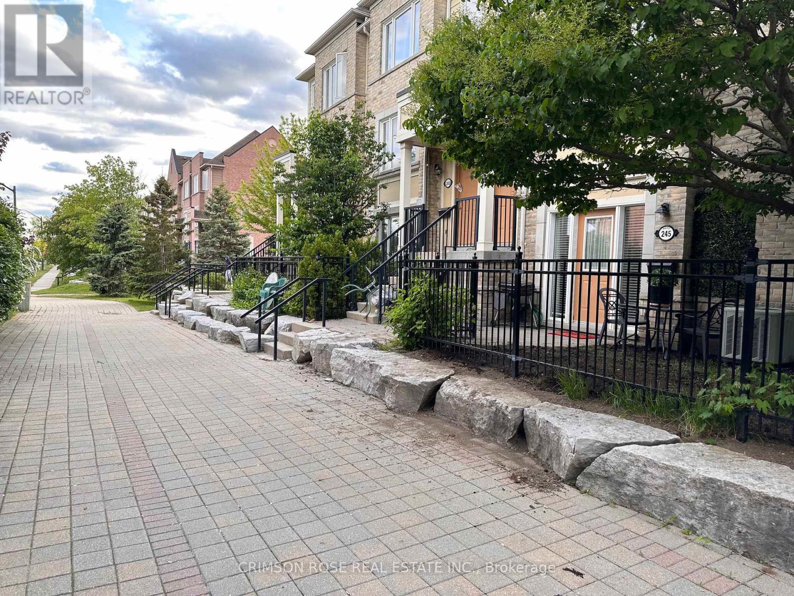Photo 2 of 245 4975 Southampton Drive, Mississauga ON
