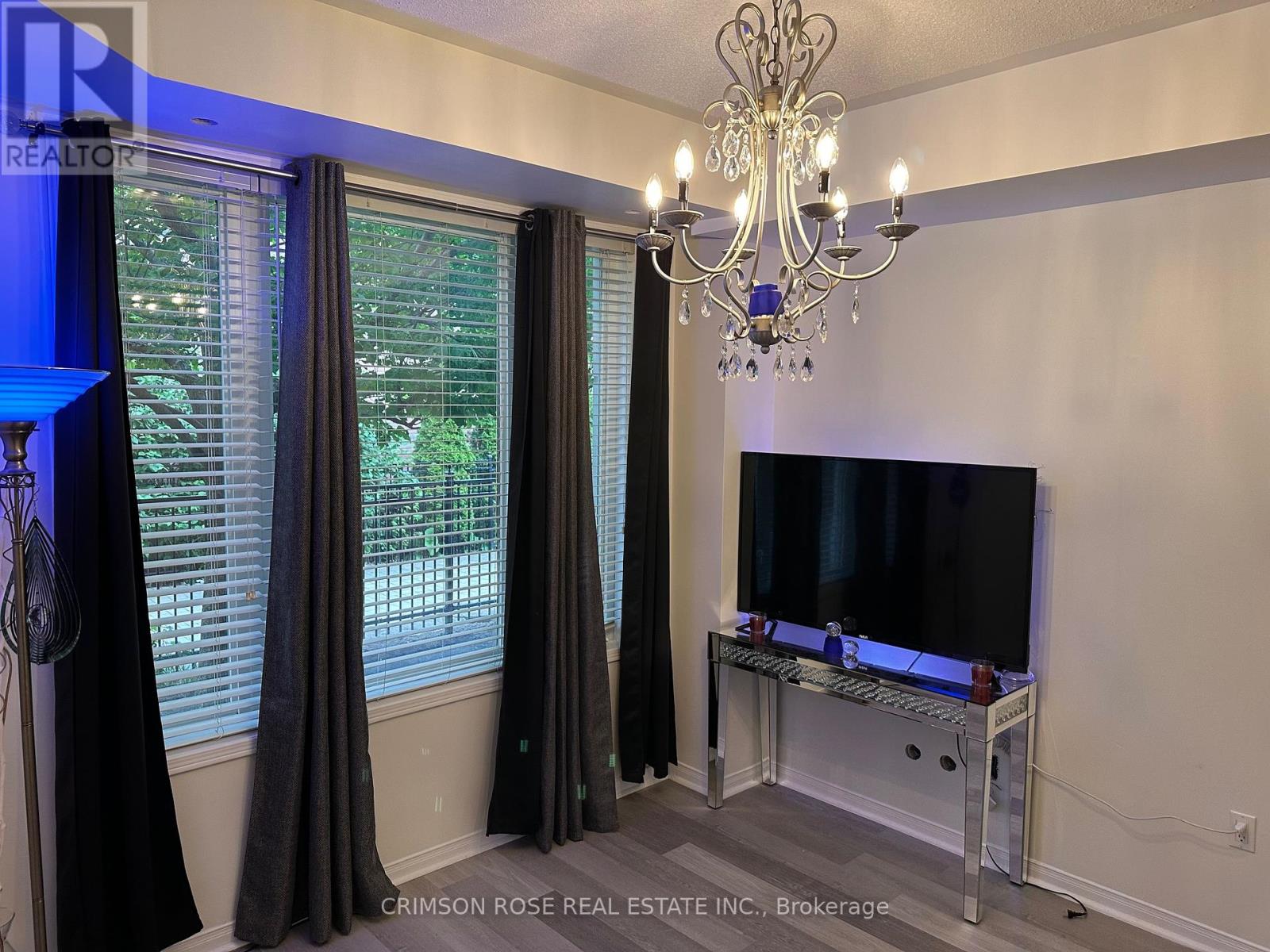 Photo 9 of 245 4975 Southampton Drive, Mississauga ON