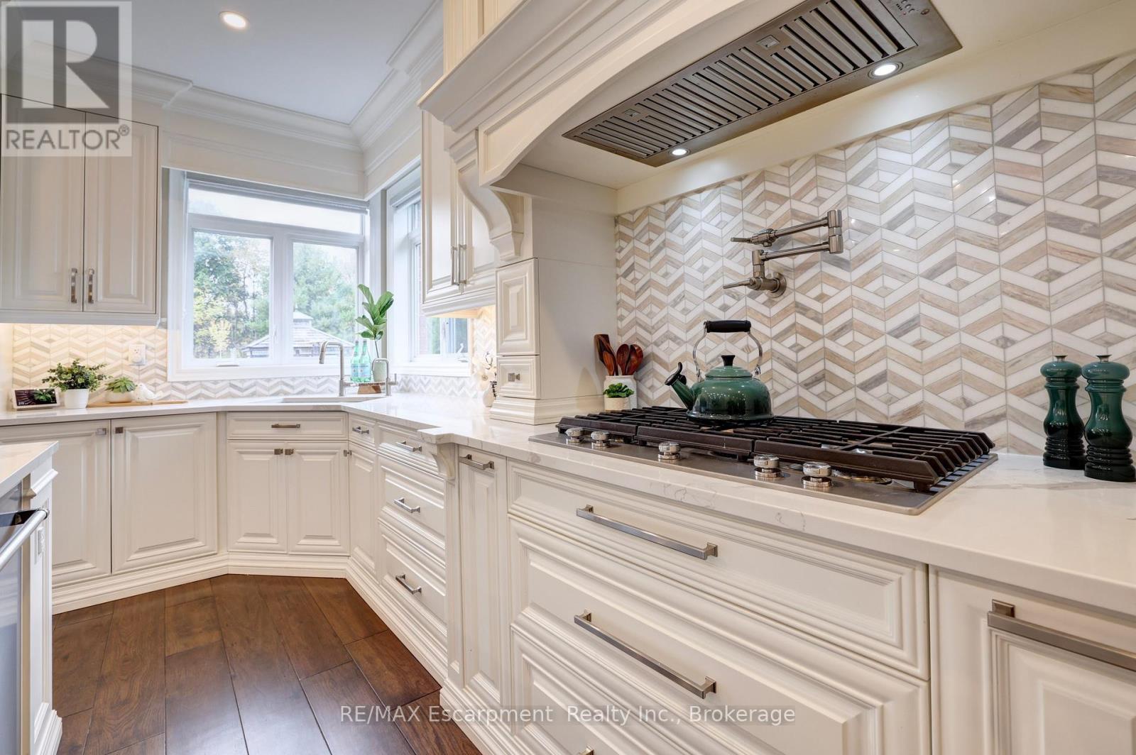 Photo 11 of 48 Palomino Drive, Hamilton ON