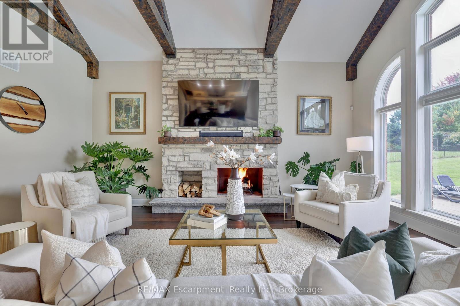 Photo 17 of 48 Palomino Drive, Hamilton ON