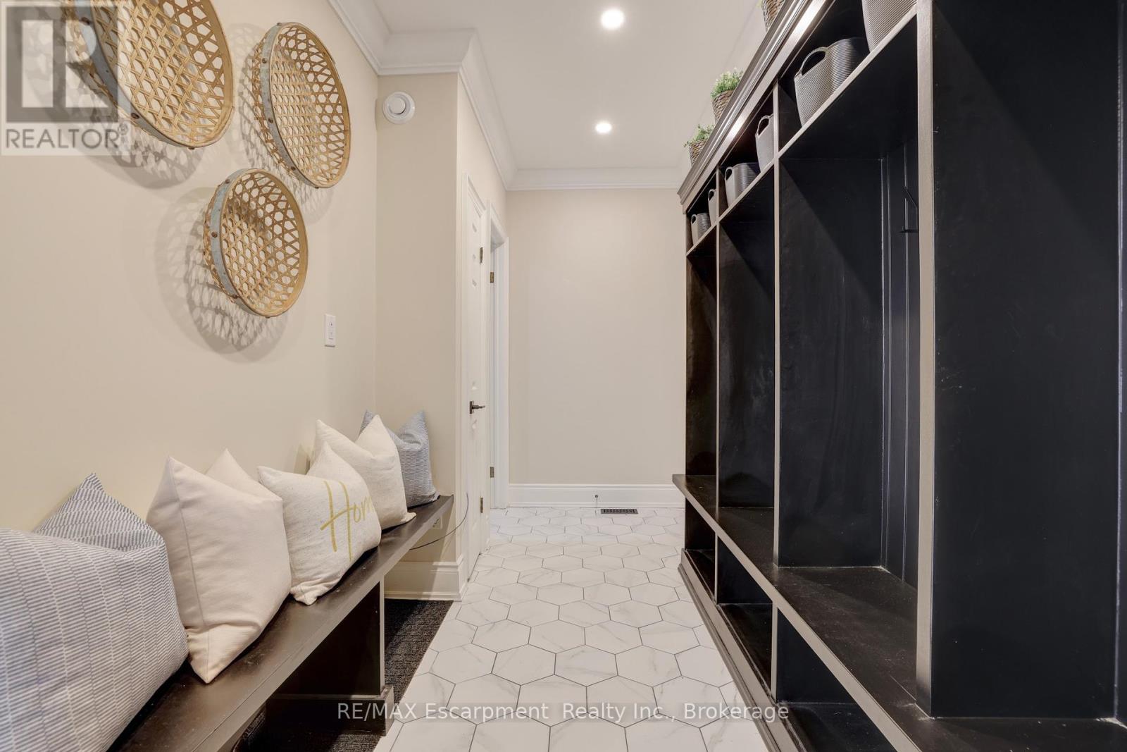 Photo 19 of 48 Palomino Drive, Hamilton ON