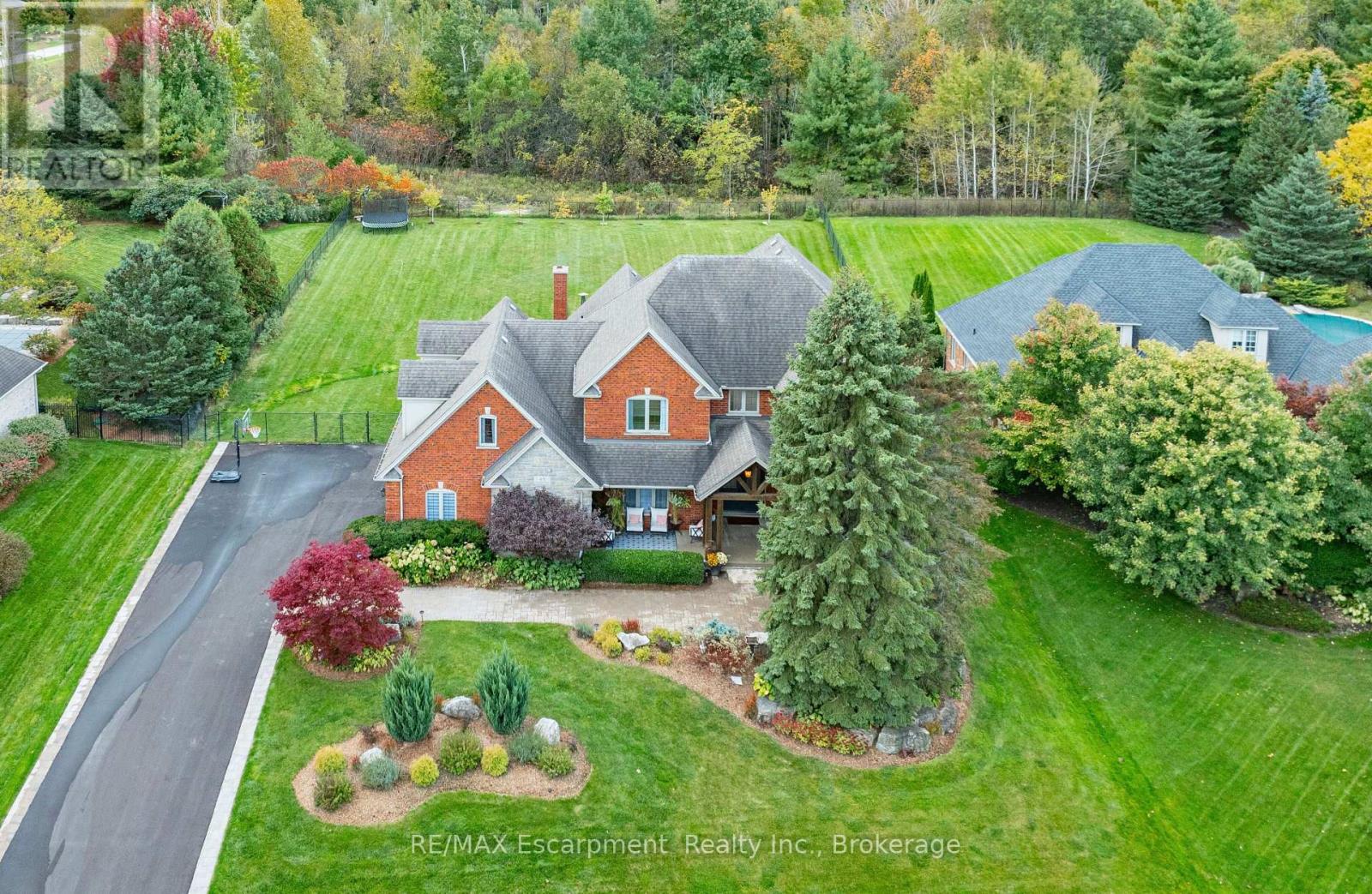 Photo 2 of 48 Palomino Drive, Hamilton ON