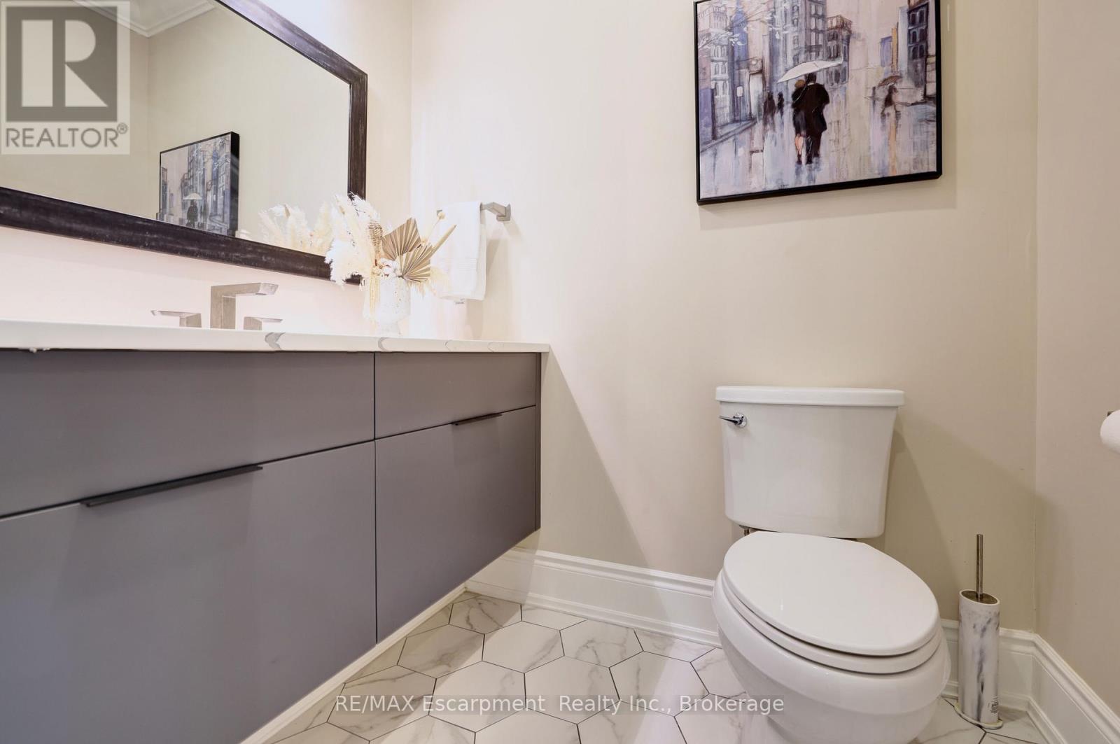 Photo 20 of 48 Palomino Drive, Hamilton ON