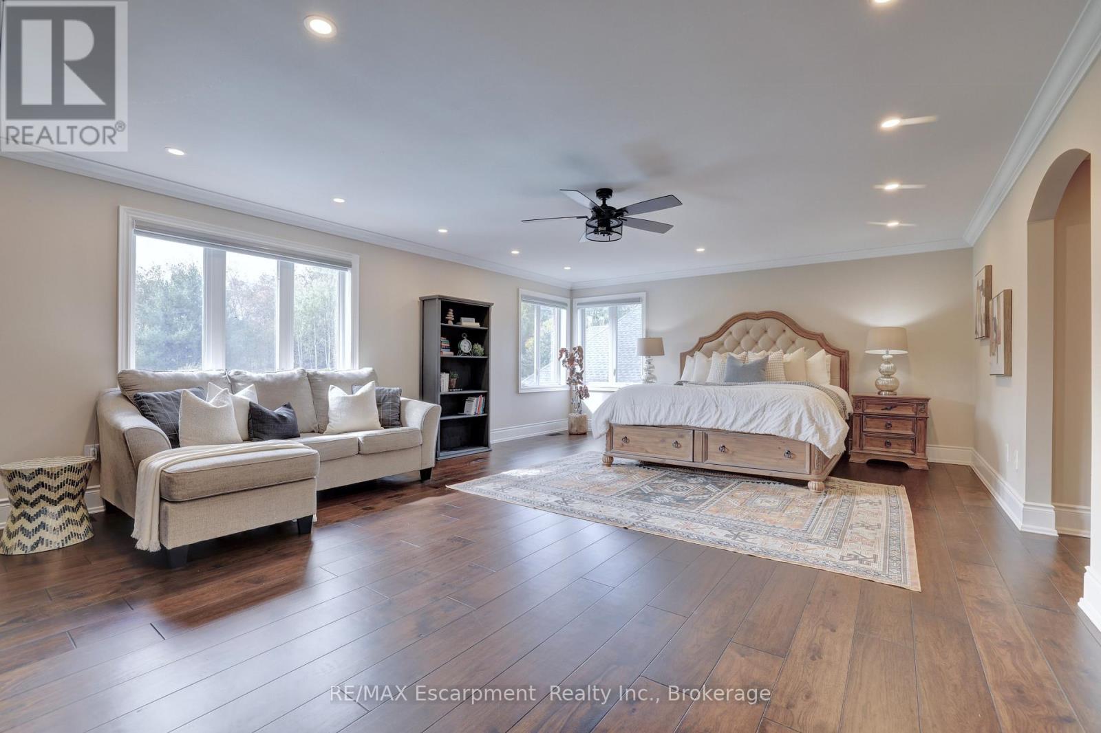 Photo 21 of 48 Palomino Drive, Hamilton ON