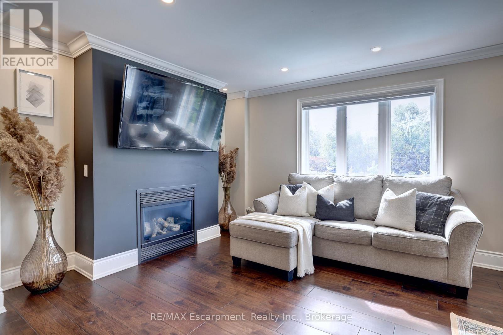 Photo 22 of 48 Palomino Drive, Hamilton ON