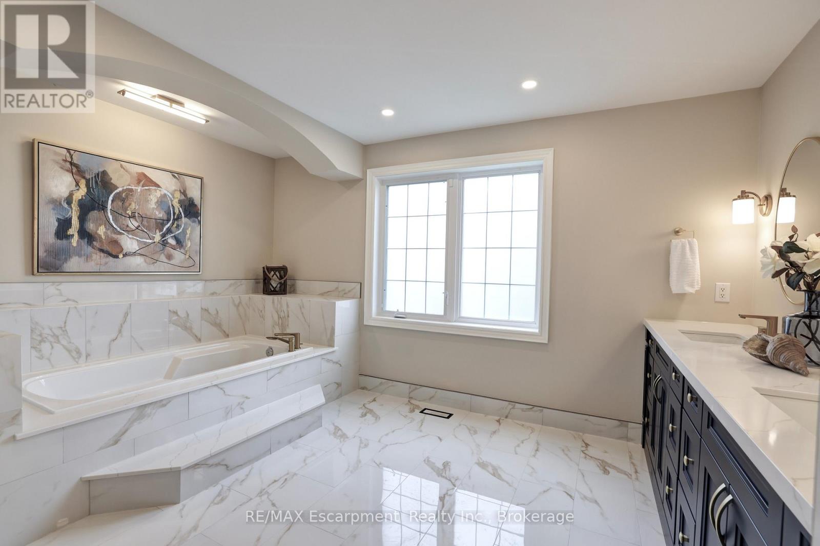 Photo 24 of 48 Palomino Drive, Hamilton ON