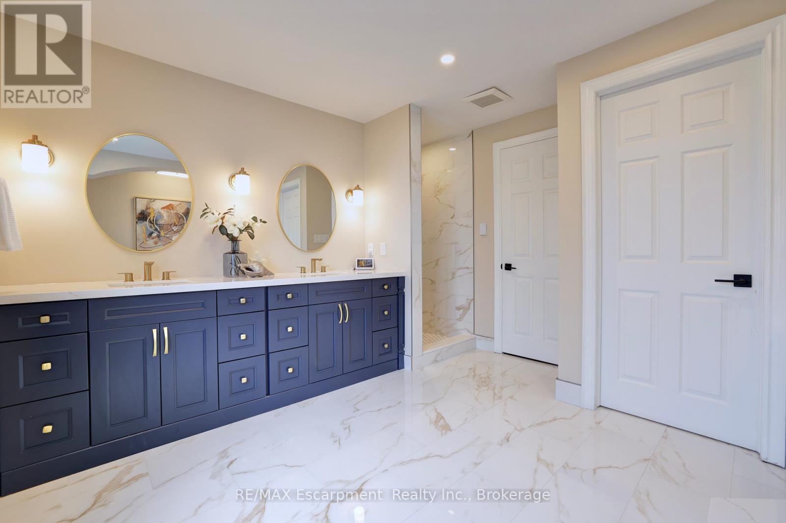 Photo 25 of 48 Palomino Drive, Hamilton ON