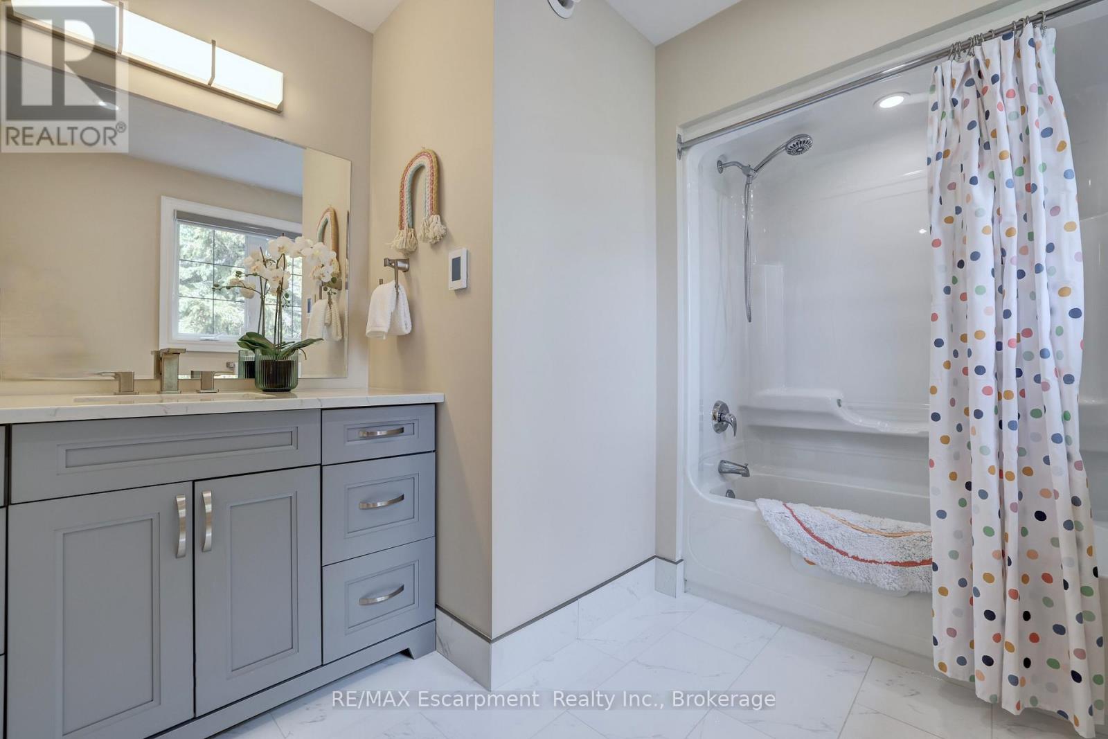 Photo 28 of 48 Palomino Drive, Hamilton ON