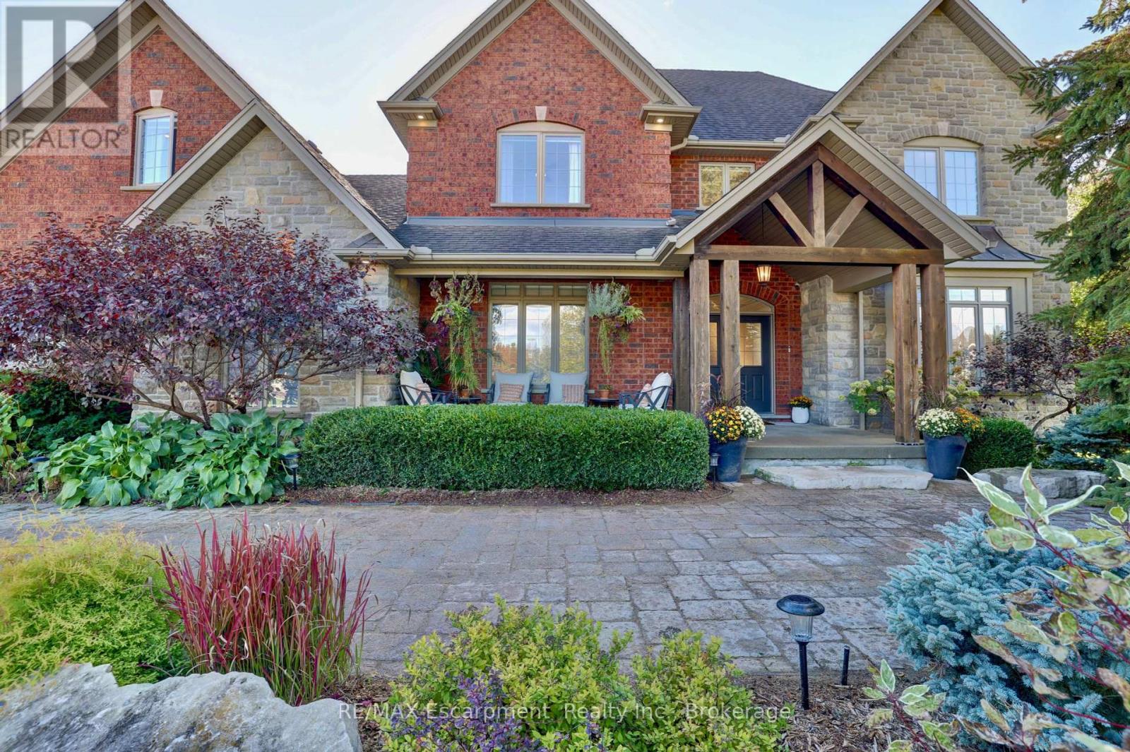 Photo 3 of 48 Palomino Drive, Hamilton ON