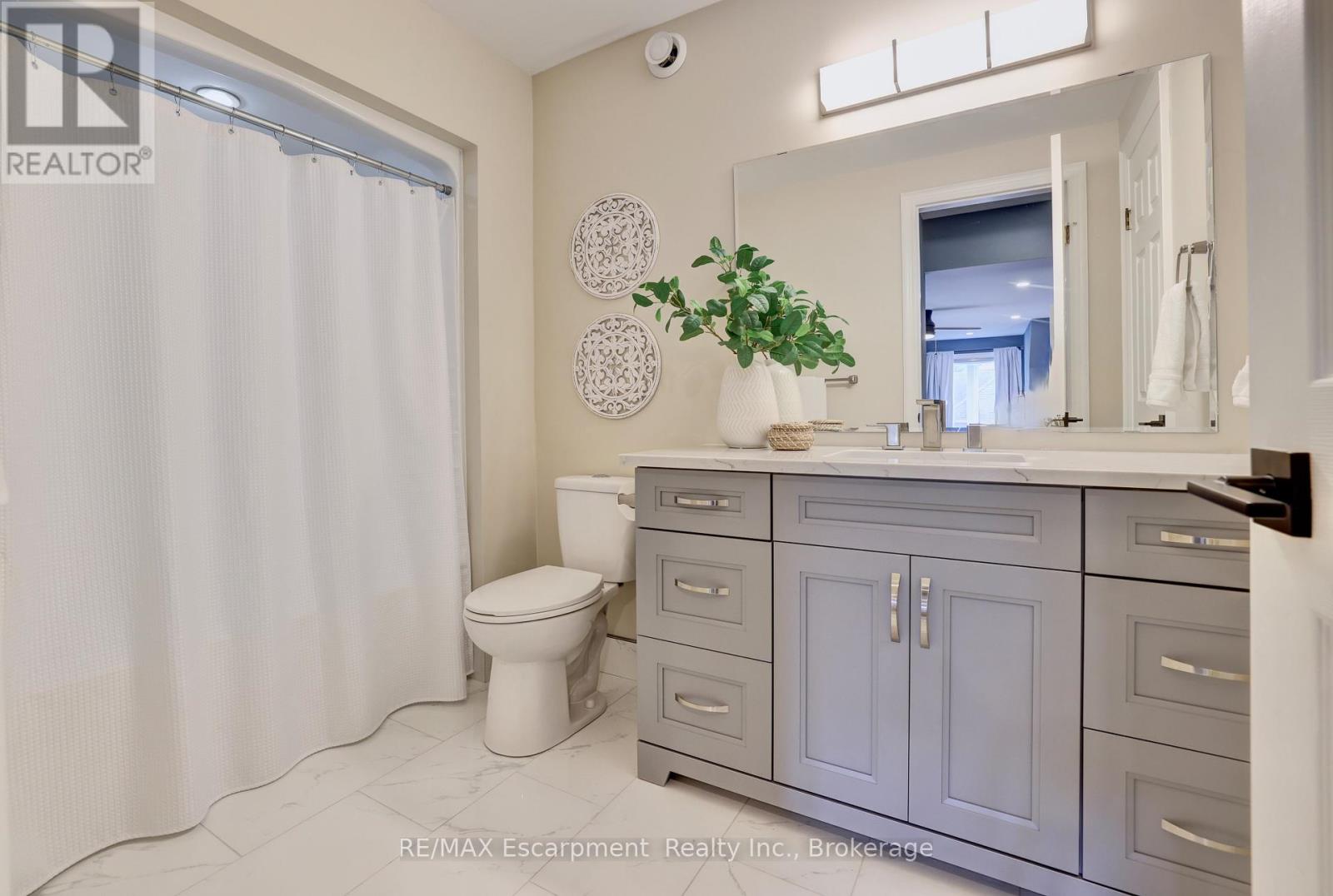 Photo 30 of 48 Palomino Drive, Hamilton ON