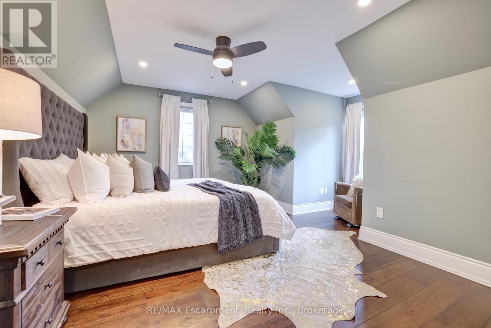 Photo 31 of 48 Palomino Drive, Hamilton ON