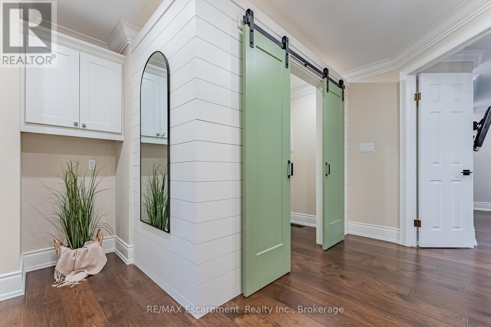 Photo 32 of 48 Palomino Drive, Hamilton ON