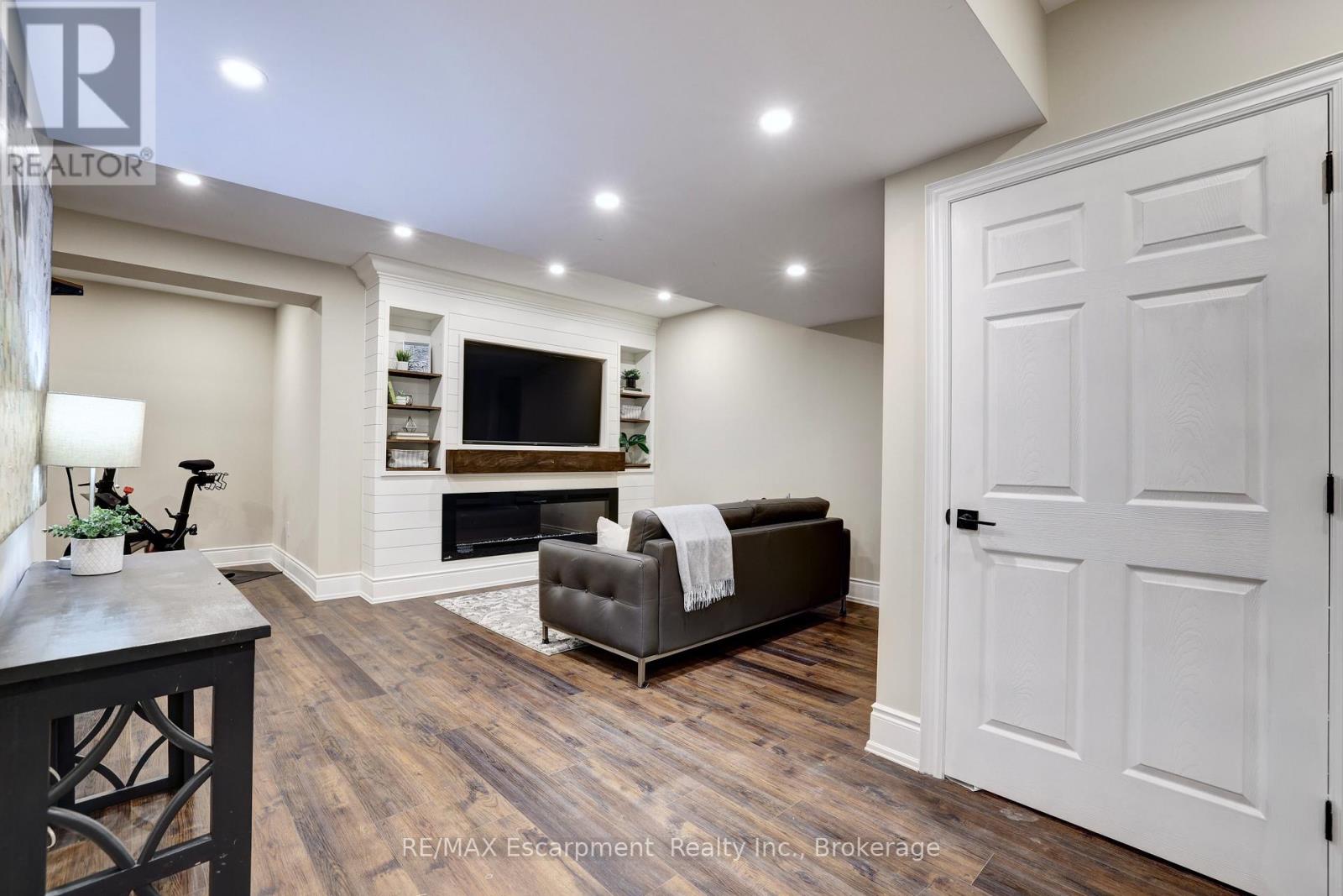 Photo 34 of 48 Palomino Drive, Hamilton ON