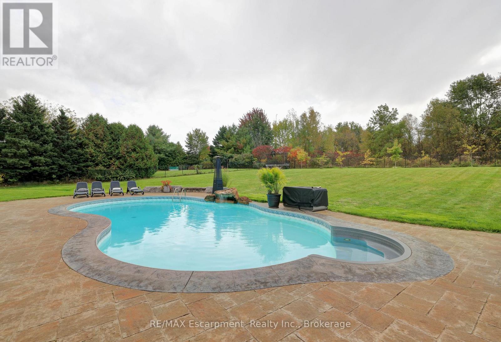 Photo 43 of 48 Palomino Drive, Hamilton ON