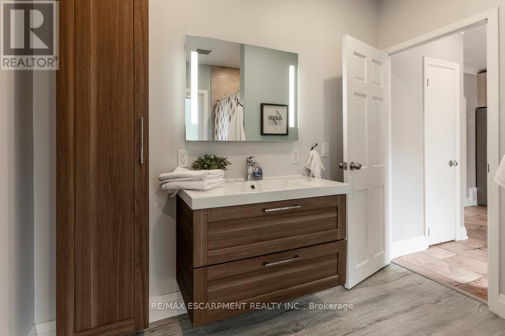Photo 11 of 5418 King Street, Lincoln ON