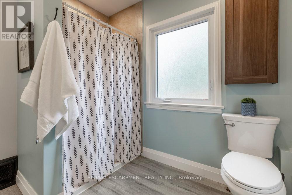 Photo 12 of 5418 King Street, Lincoln ON