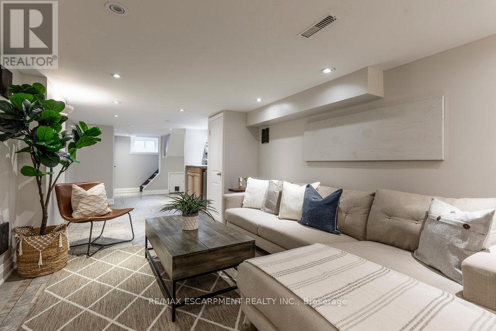 Photo 21 of 5418 King Street, Lincoln ON