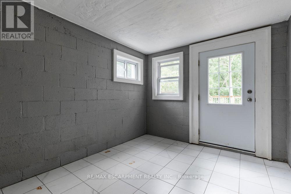 Photo 25 of 5418 King Street, Lincoln ON