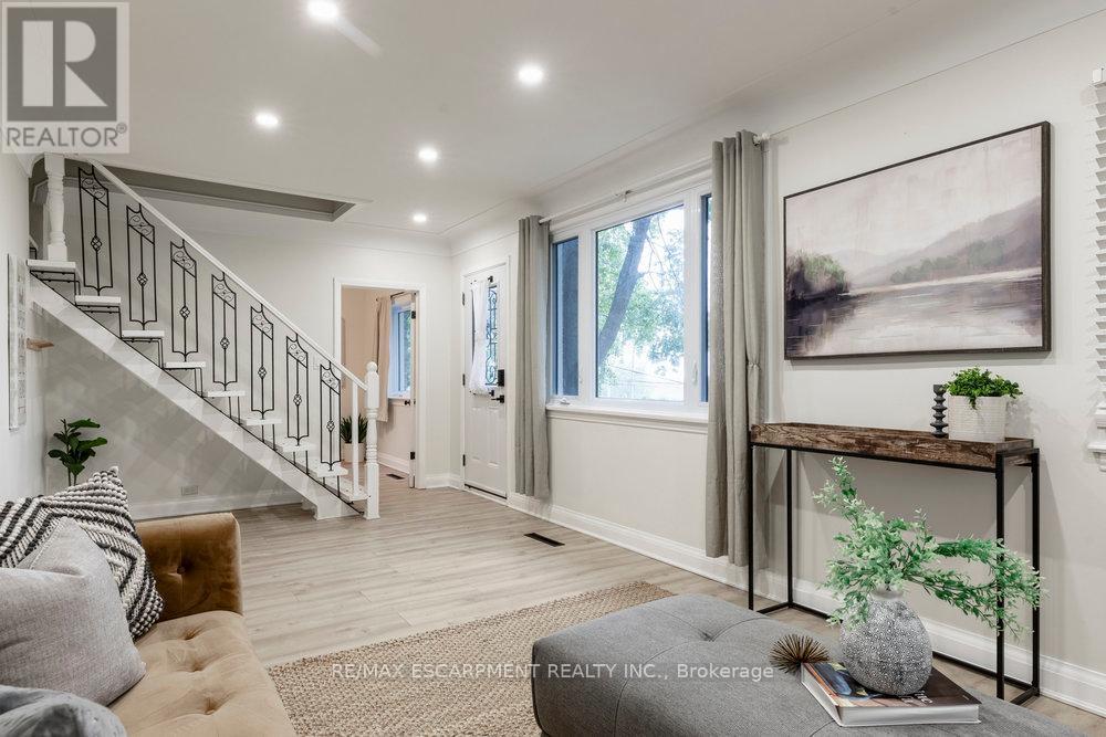 Photo 4 of 5418 King Street, Lincoln ON