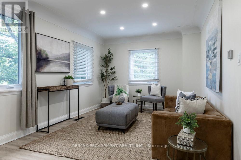Photo 5 of 5418 King Street, Lincoln ON