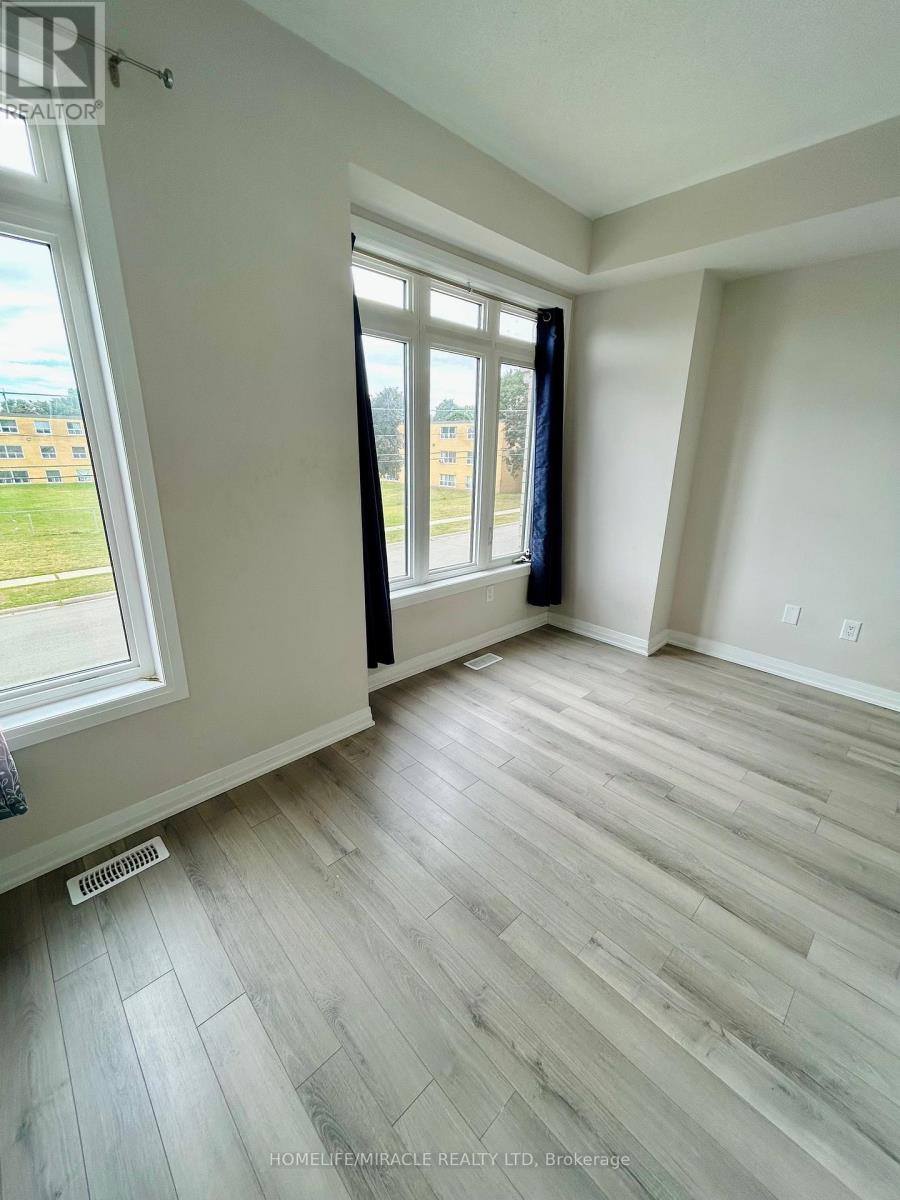 Photo 10 of 302 585 Colborne Street, Brantford ON