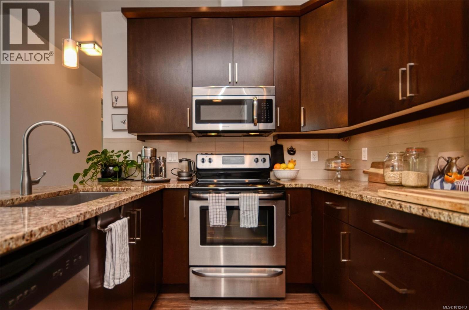 Photo 11 of 405 982 Mckenzie Ave, Saanich BC