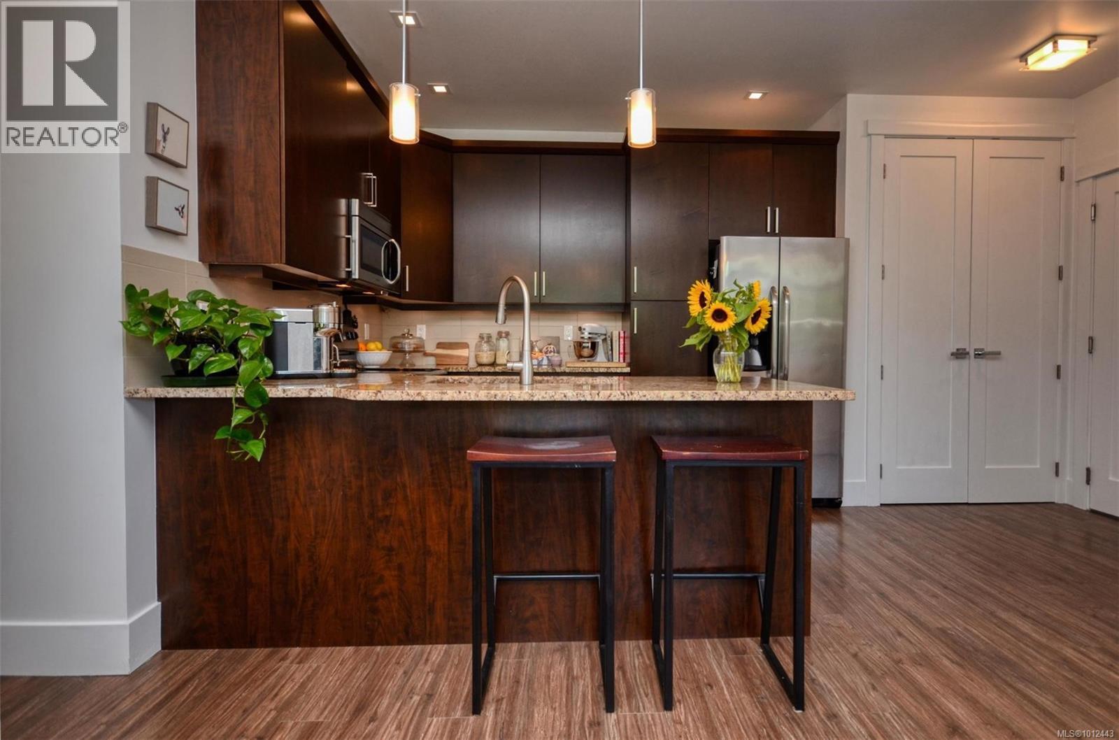 Photo 8 of 405 982 Mckenzie Ave, Saanich BC