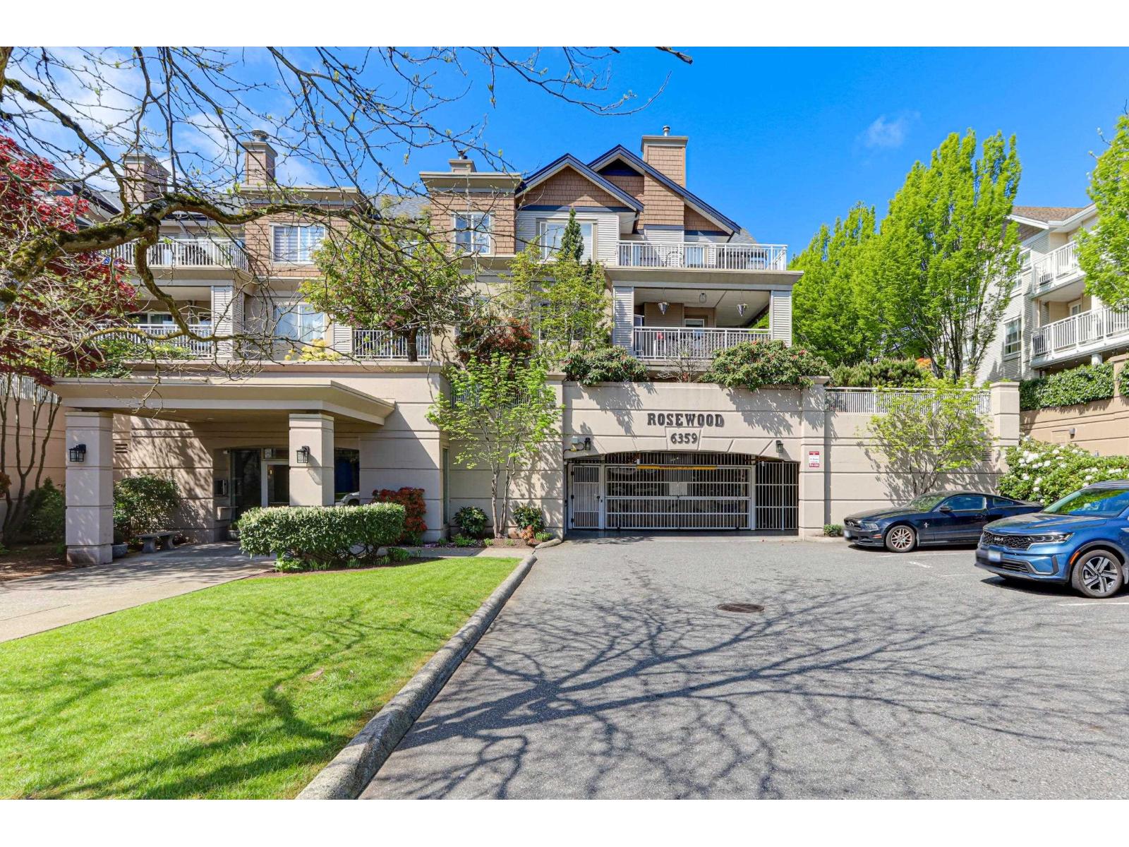 Photo 4 of 203 6359 198 Street, Langley BC