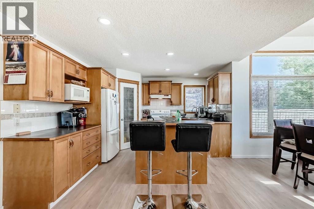Photo 7 of 407 Citadel Meadow Bay Nw, Calgary AB